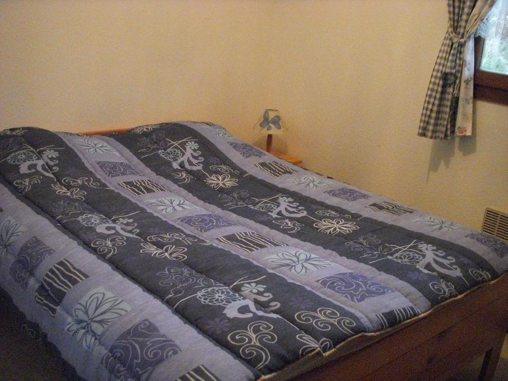 Camping De La Pelouse Jaulny Номер фото
