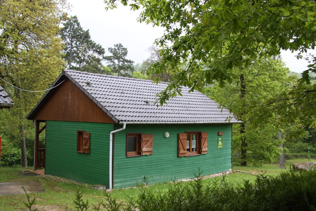 Camping De La Pelouse Jaulny Номер фото